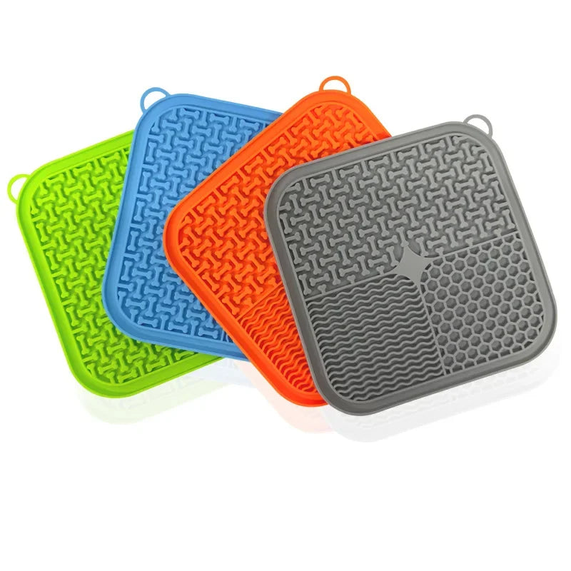 CalmiChew™ Licking Mat – Suction-Backed Slow Feeder for Dogs & Cats