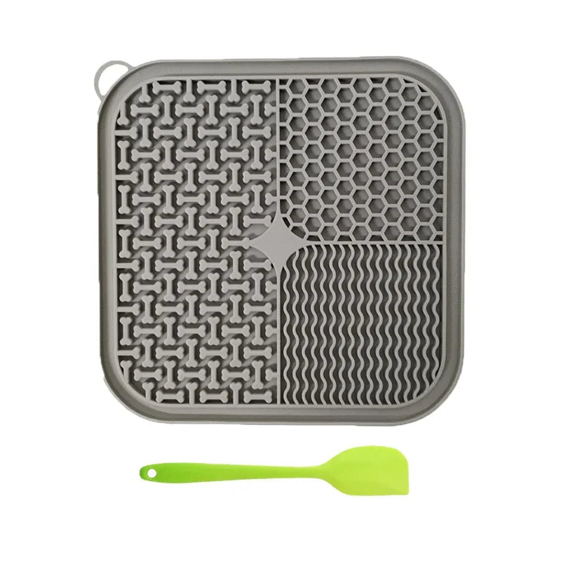 CalmiChew™ Licking Mat – Suction-Backed Slow Feeder for Dogs & Cats