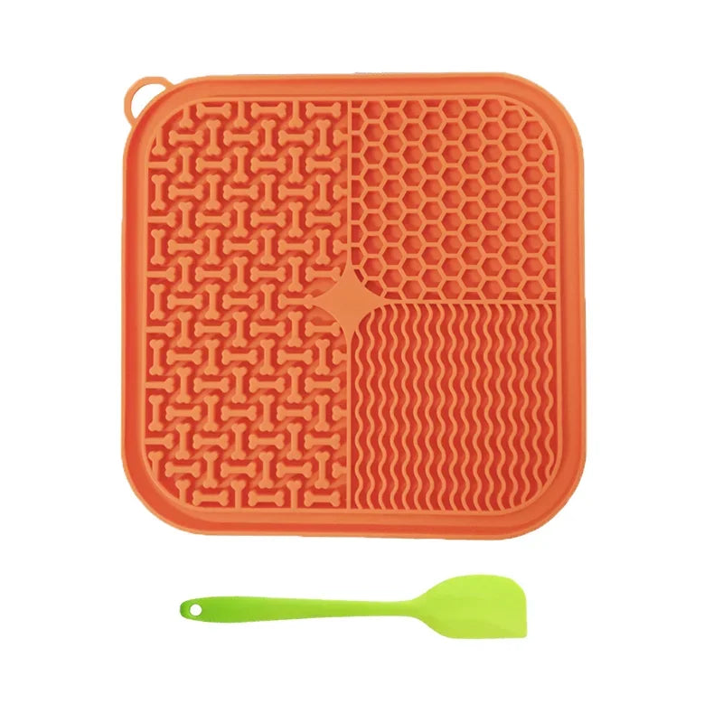 CalmiChew™ Licking Mat – Suction-Backed Slow Feeder for Dogs & Cats